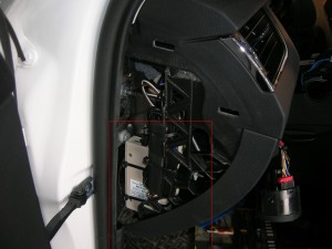 Instalace zařízení GcomB v osobním automobilu.